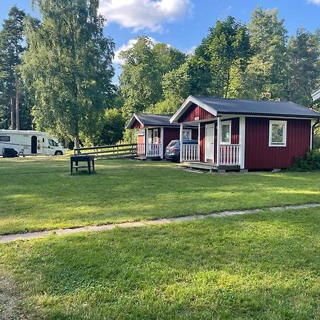 Klaemmingsbergsbadets - Stuga Gaeddan Gnesta Kültér fotó